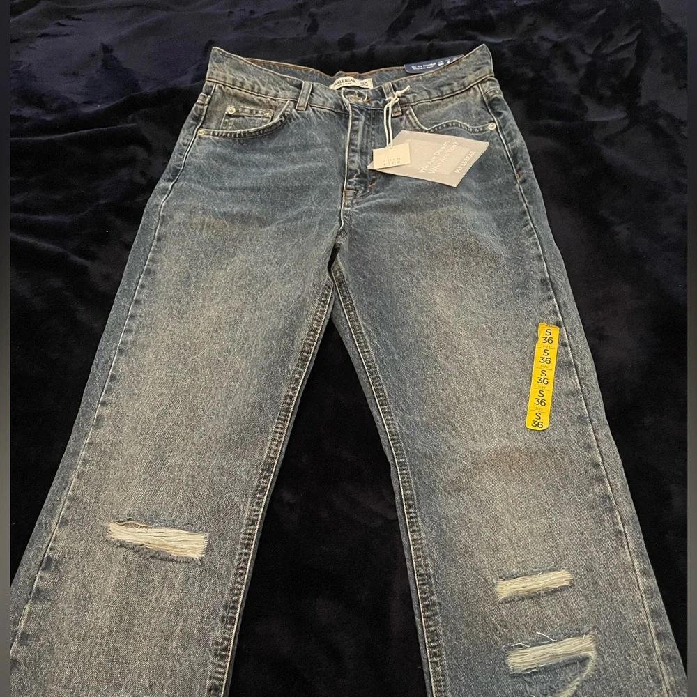 Pull&Bear 90s straight leg jean w/ rips and split hem in blue - Picture 8 of 14